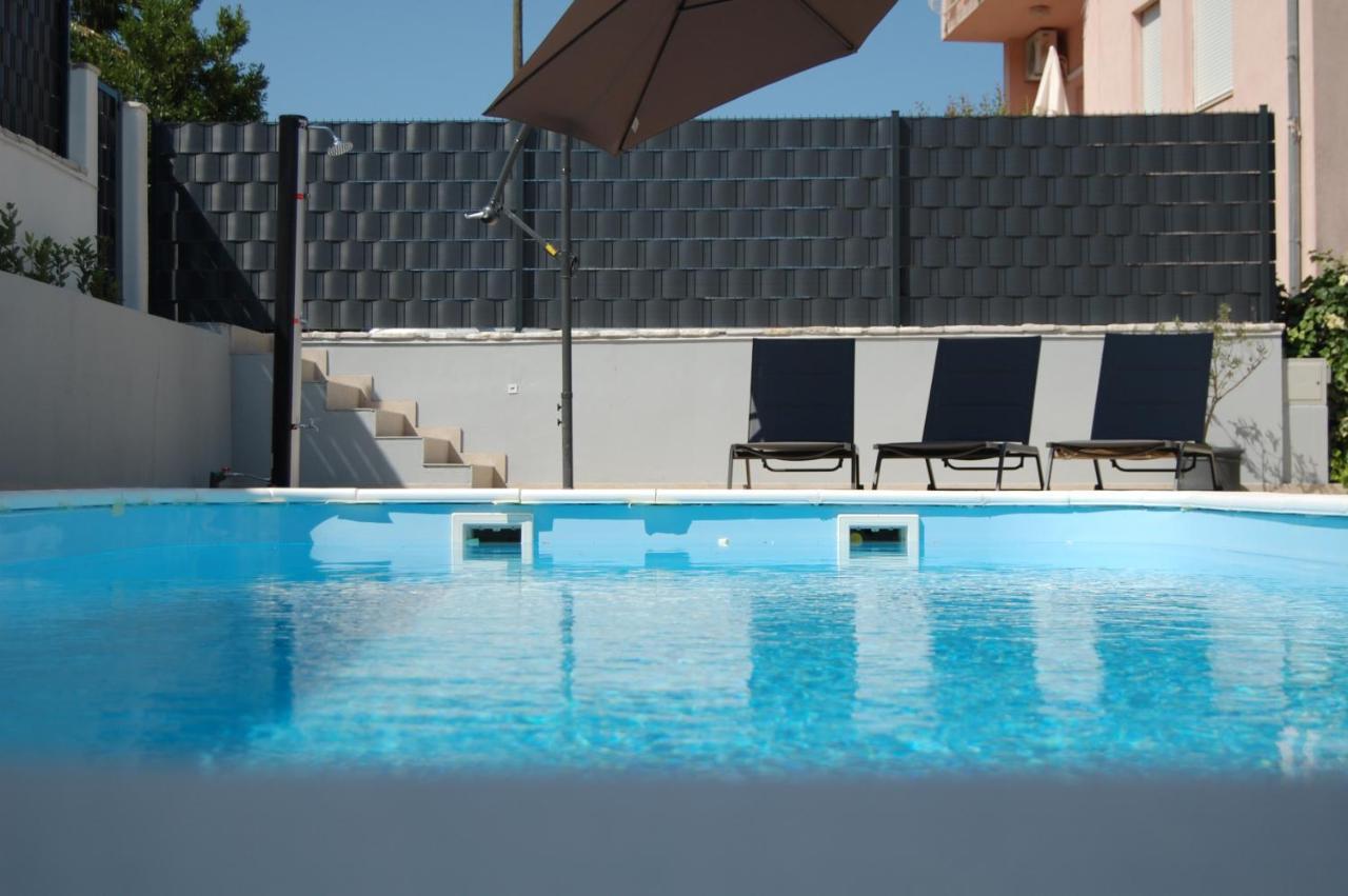 Nela & Sara - 2 Apartments With Heated Swimming Pool Seget Vranjica Eksteriør bilde