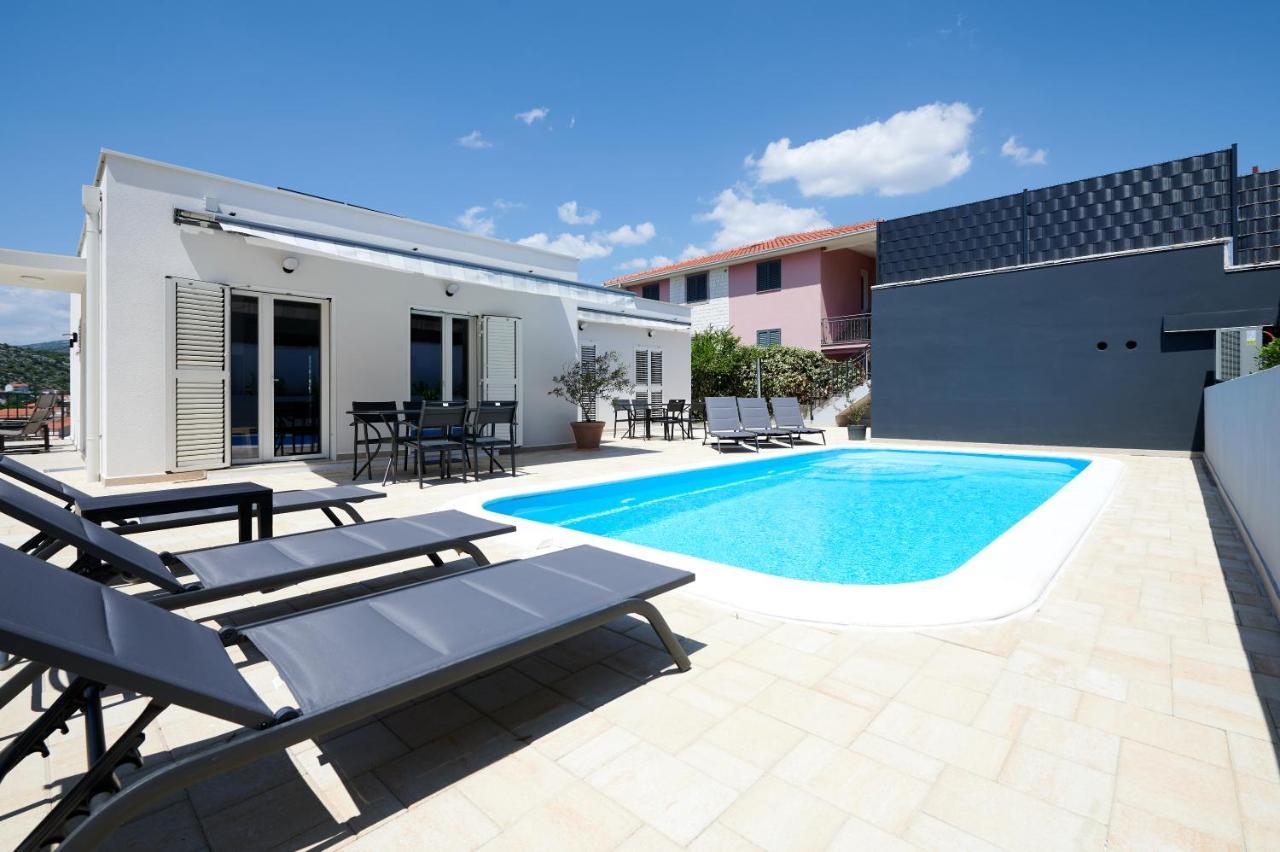Nela & Sara - 2 Apartments With Heated Swimming Pool Seget Vranjica Eksteriør bilde
