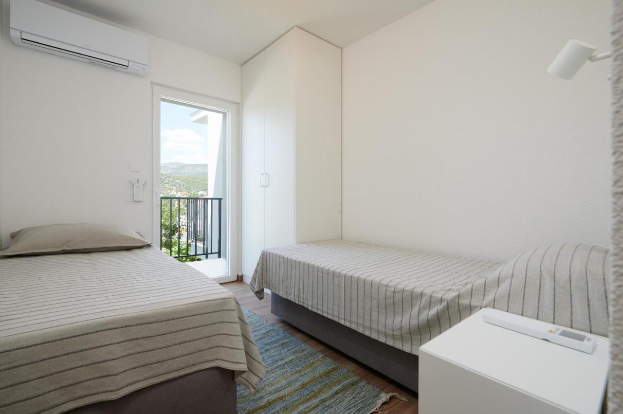 Nela & Sara - 2 Apartments With Heated Swimming Pool Seget Vranjica Eksteriør bilde