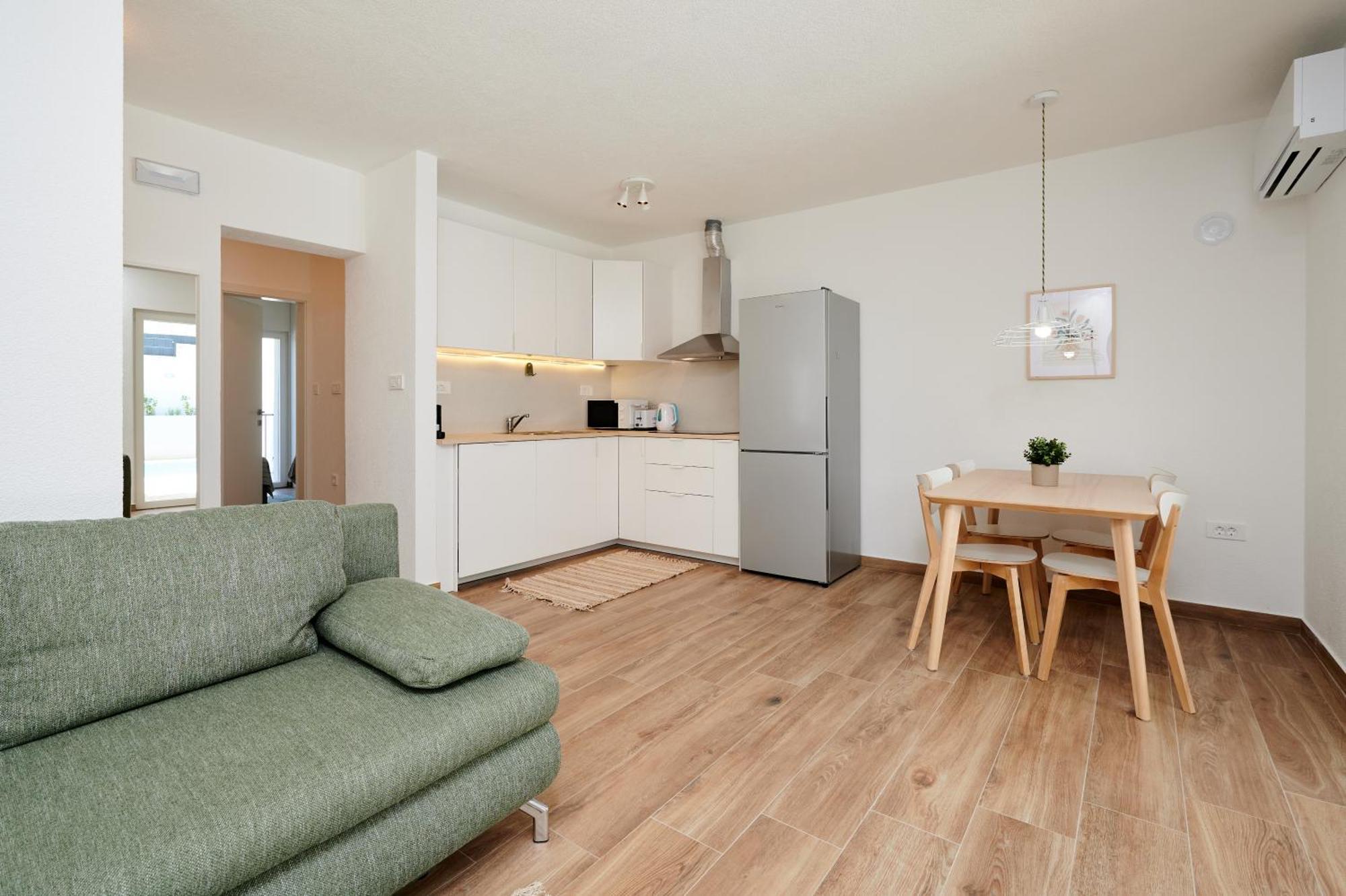 Nela & Sara - 2 Apartments With Heated Swimming Pool Seget Vranjica Eksteriør bilde