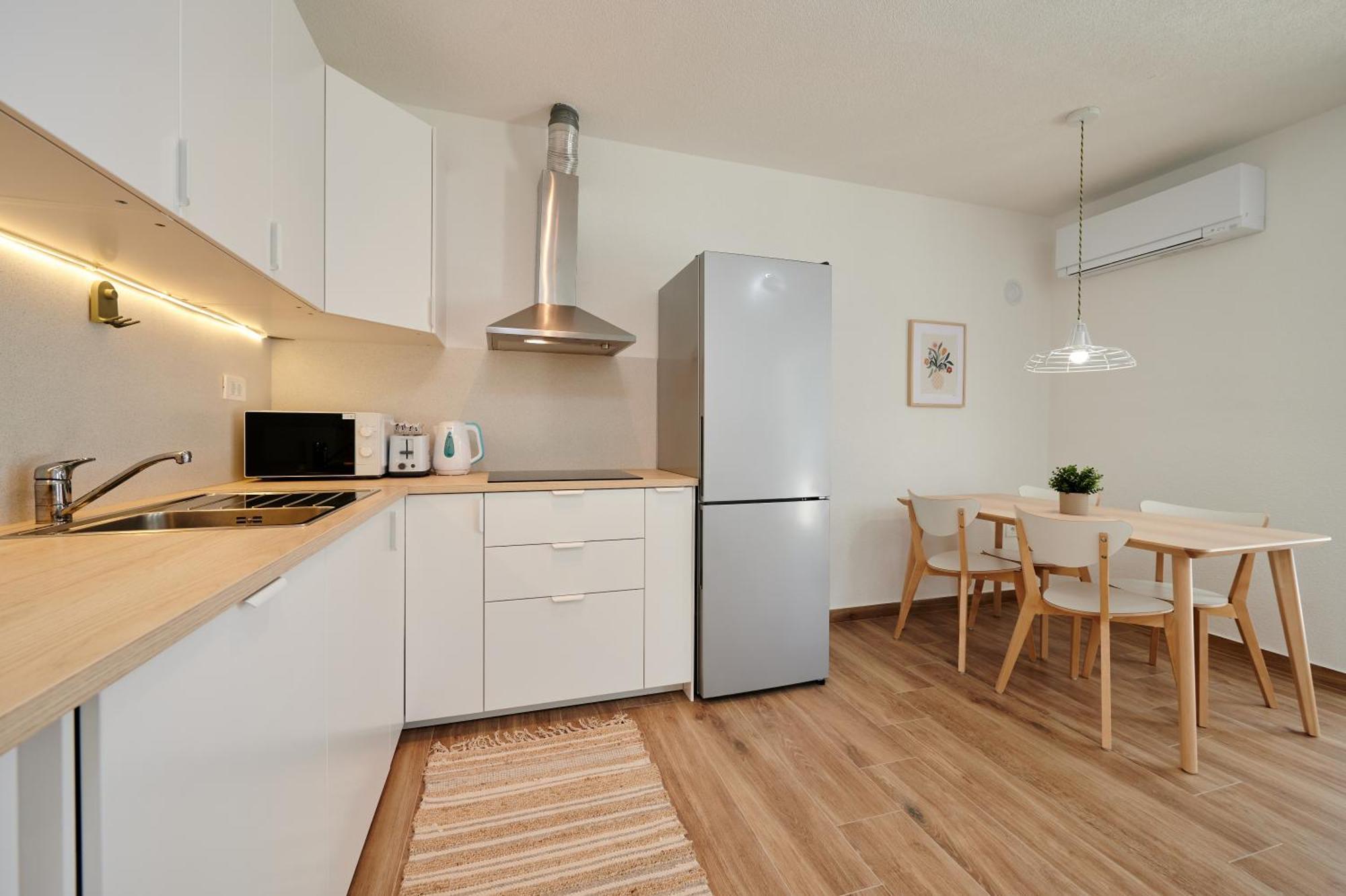 Nela & Sara - 2 Apartments With Heated Swimming Pool Seget Vranjica Eksteriør bilde